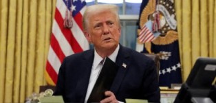 Donald Trump retira autorização para petroleira dos EUA atuar na Venezuela.