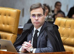 STF garante licença-paternidade só a partir de alta hospitalar.