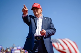 Donald Trump oficializa tarifa de 25% sobre aço e alumínio e que isso que afeta o Brasil.