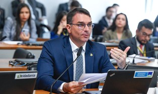 Senador Flávio Bolsonaro quer definir Crime de “domínio de cidades” na CSP.