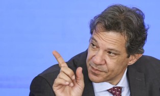 Haddad diz: 1º passo para conter inflação de alimentos é Plano Safra maior. Mas Tesouro suspendeu financiamento.
