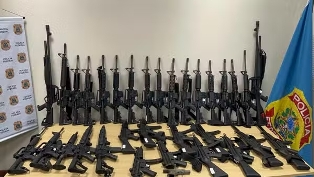 Polícia Militar do Rio de Janeiro apreendeu em Janeiro, 84 fuzis em poder do crime organizado.