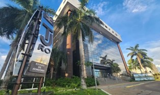 Servidora demitida administrativamente por improbidade não consegue anular o PAD por via judicial.