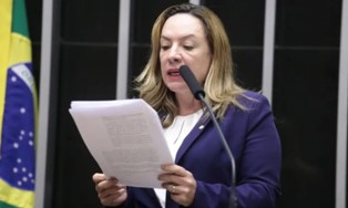 Projeto de Lei que restringe sigilo e obriga transparência de gastos públicos.