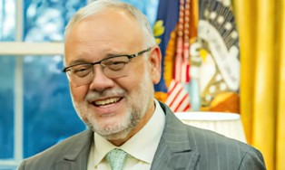 EUA declara embaixador da África do Sul persona non grata.