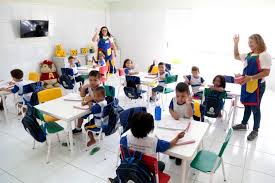 Governo Lula: Falta de acesso a creches e escolas impacta mulheres de favelas .
