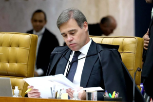 André Mendonça diverge em julgamento e vota pela soltura de Fernando Collor.