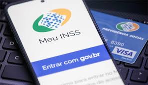 Aposentados e pensionistas do INSS podem consultar antecipação do 13º Salário.