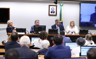 Conselho de Ética aprovou cassação do mandato de Glauber Braga do PSOL.