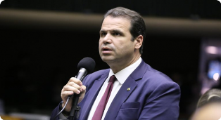 Câmara: Comissão aprova projeto que libera venda de álcool 70% na forma líquida.