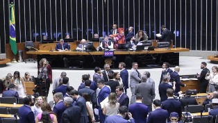 Câmara dos deputados aprova Projeto que amplia número de deputados federais.