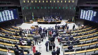 Câmara pode votar proposta que reorganiza carreiras do Executivo.