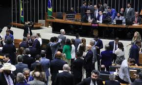 Câmara aprova projeto que reajusta salários de servidores públicos federais.