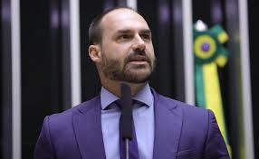 O desespero bateu: Moraes abre Inquérito para investigar Eduardo Bolsonaro.