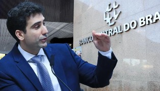 Gabriel Galípolo diz que IOF não deveria ser usado para arrecadar.Eles já não falam a mesma língua.