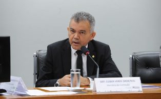 Comissão aprova pena maior para estelionato contra idoso a partir dos 60 anos.