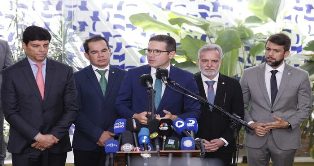 Hugo Motta diz: Não há compromisso de aprovar alternativa à elevação do IOF.