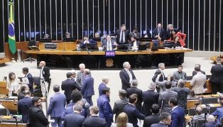 Câmara aprova pedido de Urgência para projeto que suspende aumento do IOF.