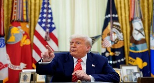 Governo Trump proíbe entrada de cidadãos de 12 países nos Estados Unidos.