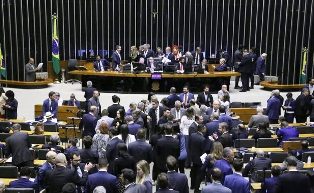 Câmara pode votar projeto que aumenta penas para abandono de idoso.