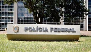 Ação da Polícia Federal combate lavagem de dinheiro do garimpo na terra Yanomami.