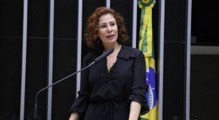 PGR pediu ao Supremo prisão da deputada Carla Zambelli.