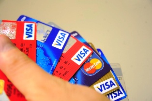 Juros do Cartão de Crédito sobem a 449,9% ao ano!