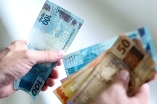 Proposta endurece pena para charlatanismo religioso.