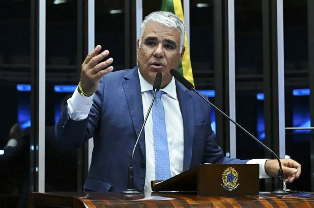 Senador Girão acusa governo Lula de gastos abusivos na EBC.