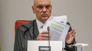 Ações sucessivas: Moraes pede que Meta envie dados sobre perfil que seria usado por Mauro Cid .