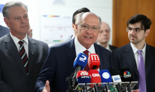 Governo em pânico, diz que tentará acordo antes do prazo para Tarifaço. Mas esquece da OTAN.