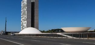 Câmara vota urgência de Projeto que reduz benefícios fiscais federais.