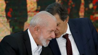 Governo gastador aponta um desequilíbrio tributário com perda der R$ 200 bilhões anuais.