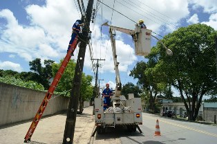 Lei aumenta pena para roubo e furto de cabos elétricos e de telefonia.