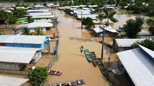 Cheias no Amazonas deixam 40 municípios em estado de emergência.