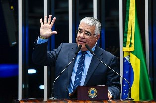 Senador Girão afirma que STF persegue parlamentares de direita e conservadores.