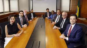 Dinheiro continua caro: Copom mantém juros básicos da Economia em 15% ao ano.