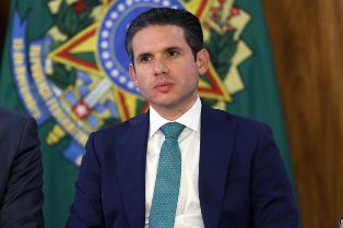 Hugo Motta afirma que isenção do IR para salários de até R$ 5 mil deve ir ao Plenário.