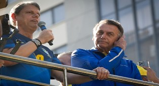 Alexandre Moraes autoriza Bolsonaro a receber Tarcísio e outros aliados em casa .