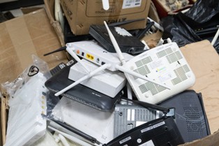 Operação combate facções que controlam internet em comunidades do Rio de Janeiro.