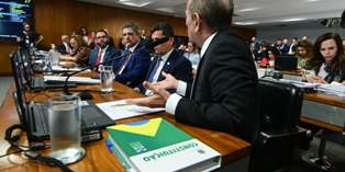 Aprovado na CCJ, Código Eleitoral vai a Plenário com mudanças como voto impresso.