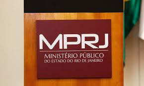 MP pede prisão preventiva de jovens que doparam turistas ingleses.