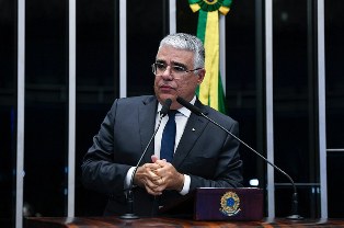 Senador Girão denuncia chantagem para senador Marcos do Val deixar o Mandato.