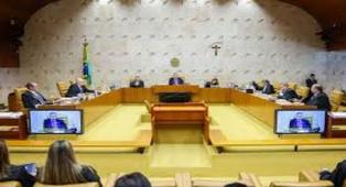 Após manobra dos colegas, Barroso e Fux discutem em sessão do STF.