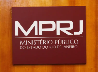 Policiais ligados à milícia são acusados da morte de vereador no Rio de Janeiro.