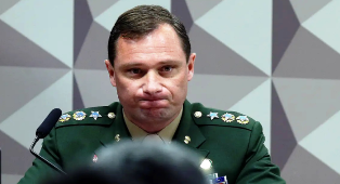 Moraes negou extinção da pena de Mauro Cid e devolução de Passaporte.