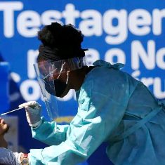 Médico alerta: Covid-19 não desapareceu e casos continuam ocorrendo.