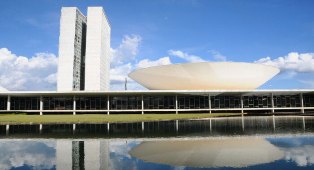 Hugo Motta acelera debate sobre segurança pública e pauta pedidos de urgência para propostas de consenso.