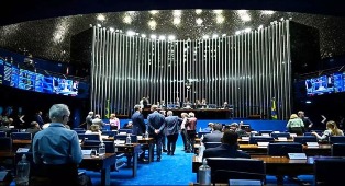 Senado vota pena maior a quem fornece droga ou álcool a menor de 18 anos.