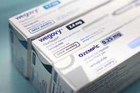 Anvisa alerta para anúncios falsos sobre canetas emagrecedoras.